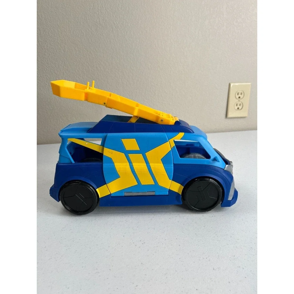 Hasbro Stretch Armstrong and‎ the Flex Fighters Mobile HQ Vehicle Car Toy